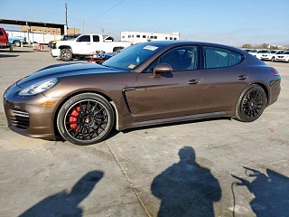 PORSCHE PANAMERA GTS 2016