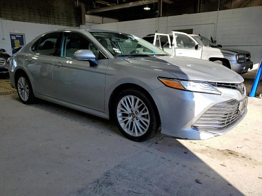 TOYOTA CAMRY XLE 2020