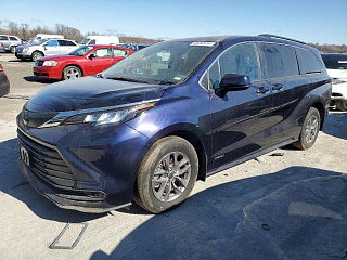 TOYOTA SIENNA LE 2021