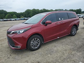 TOYOTA SIENNA XLE 2024