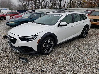 BUICK REGAL TOURX ESSENCE 2018