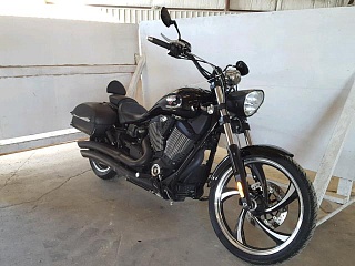 VICTORY MOTORCYCLES VEGAS 8-BALL 2015
