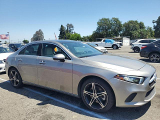 MERCEDES-BENZ A 220 2019