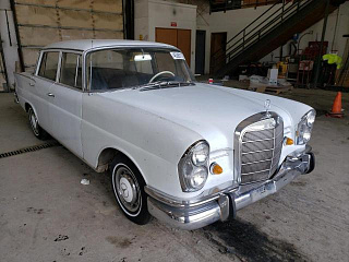 1965 MERCEDES-BENZ 220S