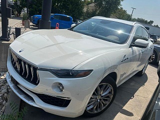 MASERATI LEVANTE BASE 2022