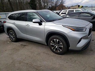 TOYOTA HIGHLANDER XLE 2022