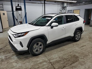 TOYOTA RAV4 XLE 2024