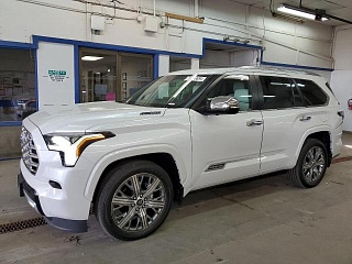 TOYOTA SEQUOIA SR5 2024