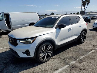 VOLVO XC40 PLUS 2023