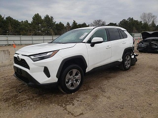 TOYOTA RAV4 XLE 2024